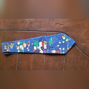 Peanuts Christmas tie